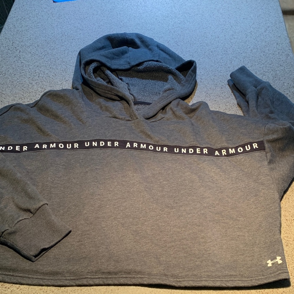 Under Armour Women’s loose fit cropped Gray long sleeve Hoodie